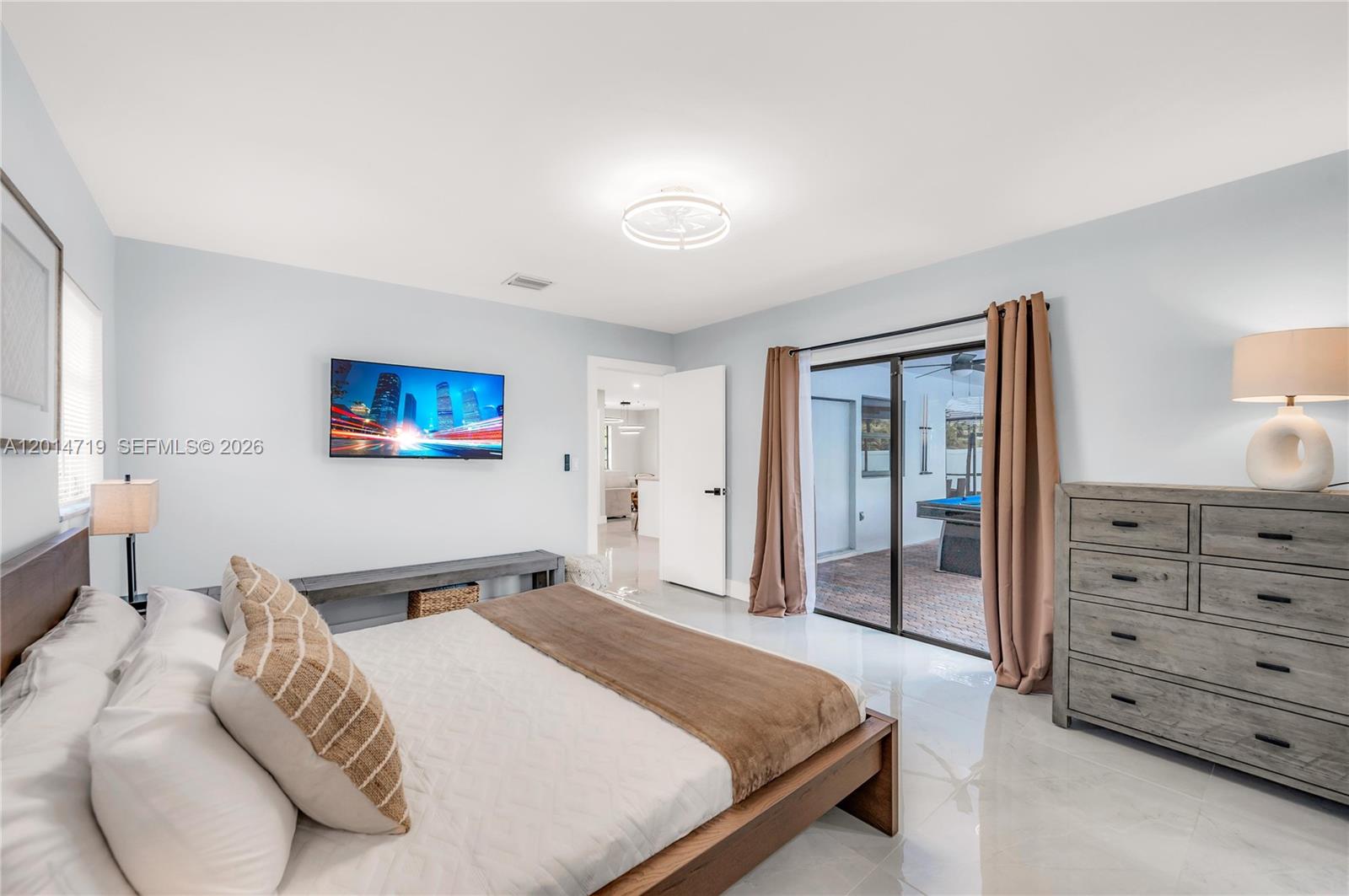 MIRROR LAKE ESTATES SEC T - Residential