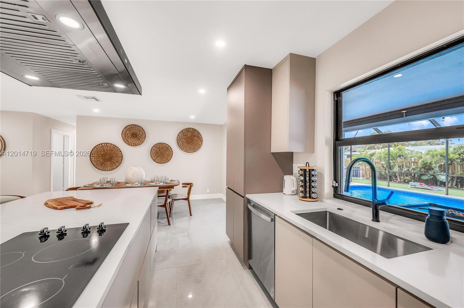 MIRROR LAKE ESTATES SEC T - Residential