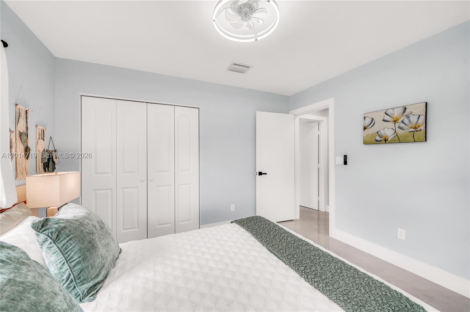 MIRROR LAKE ESTATES SEC T - Residential