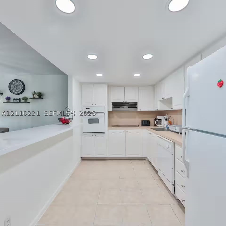 19370 Collins Ave 622