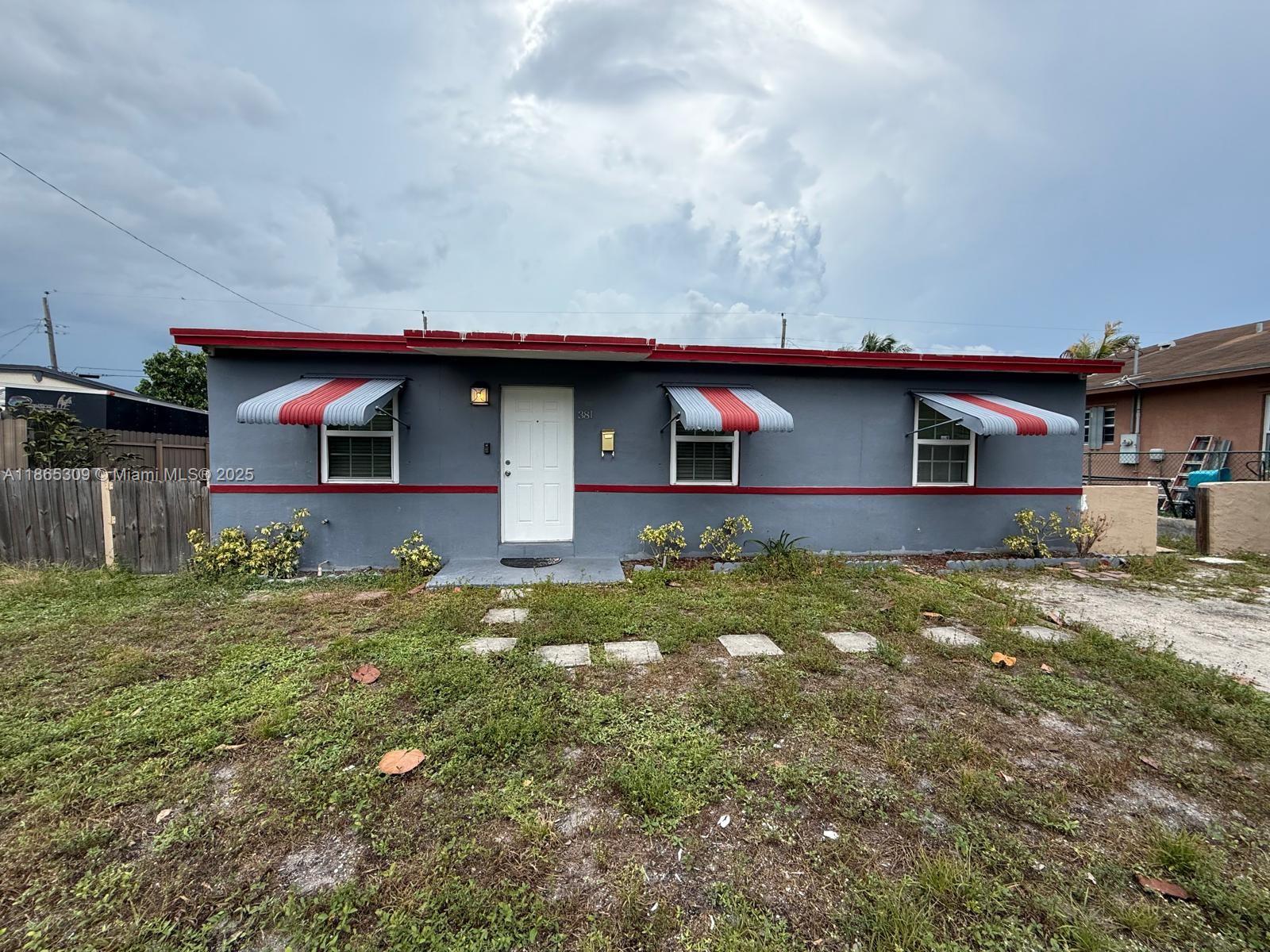 Beautiful 3 bedrooms 1 Bathroom, washer and dryer, big patio and storage, easy to apply no credit required.
Easy to show, showing request call or text L.A.