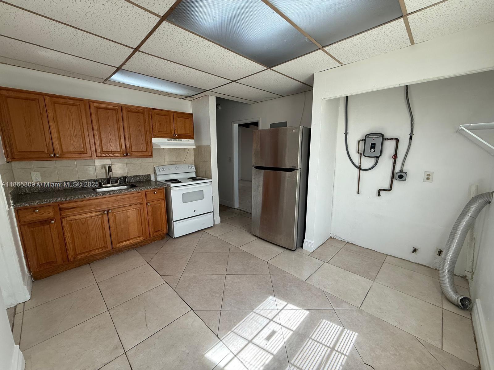 SANDERS PARK - Residential Lease