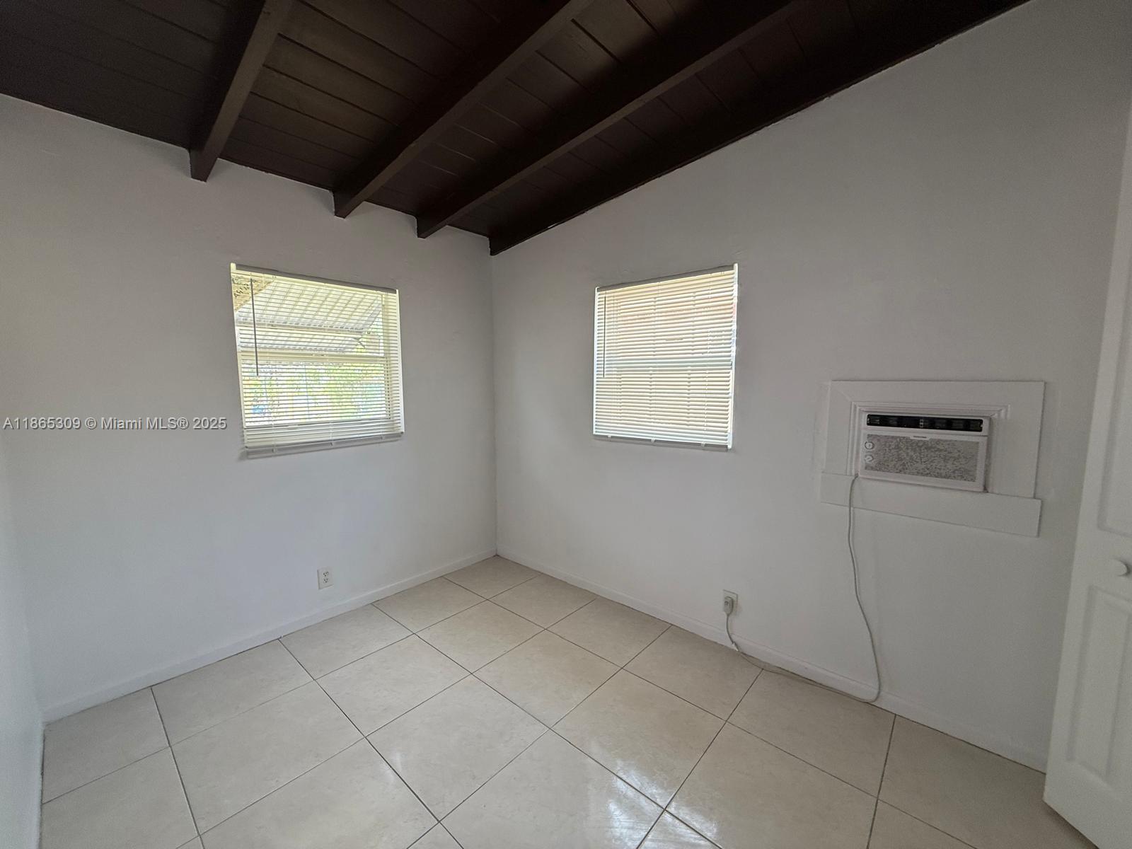 SANDERS PARK - Residential Lease