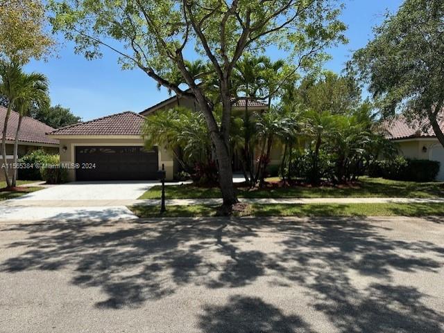 Property for Sale at 836 Waterview Dr, Weston, Broward County, Florida - Bedrooms: 5 
Bathrooms: 3  - $1,200,000