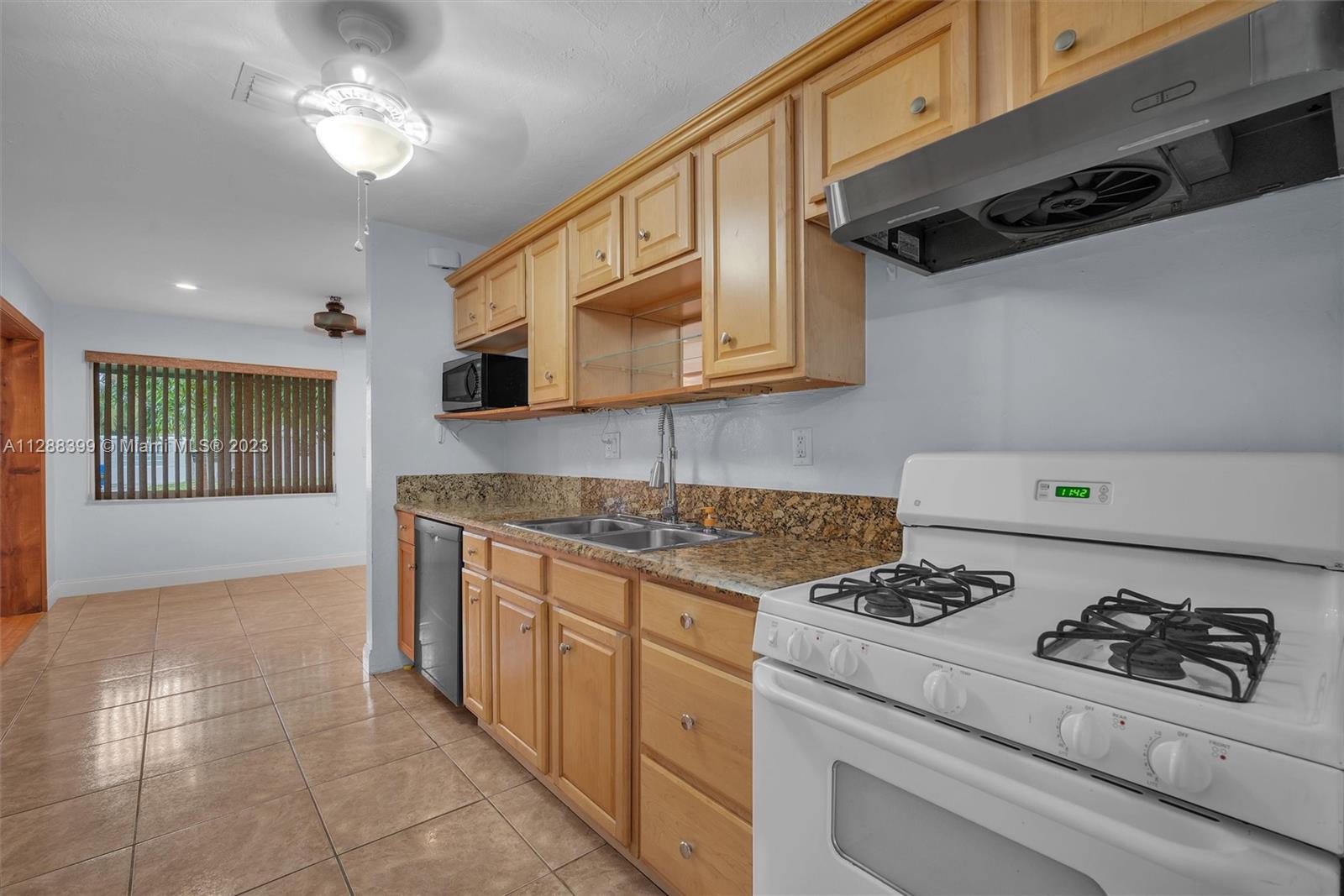 COLLIER MANOR FIRST ADD - Residential