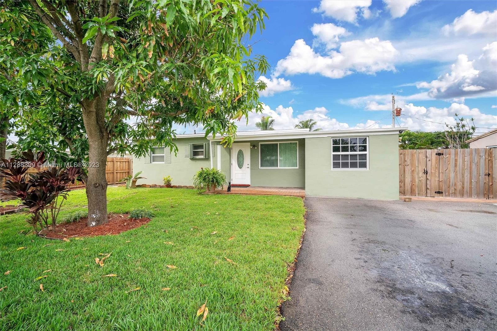 COLLIER MANOR FIRST ADD - Residential