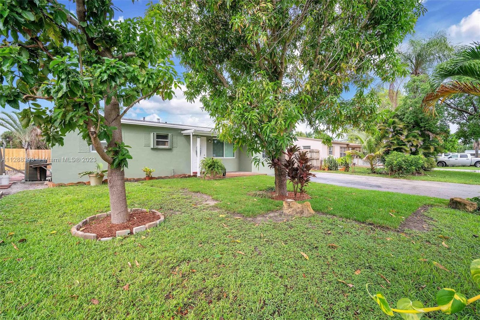 COLLIER MANOR FIRST ADD - Residential