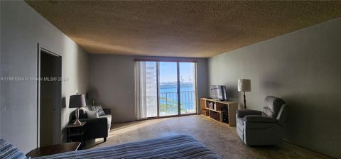 Condominium in Miami Beach FL 800 West Ave Ave 2.jpg