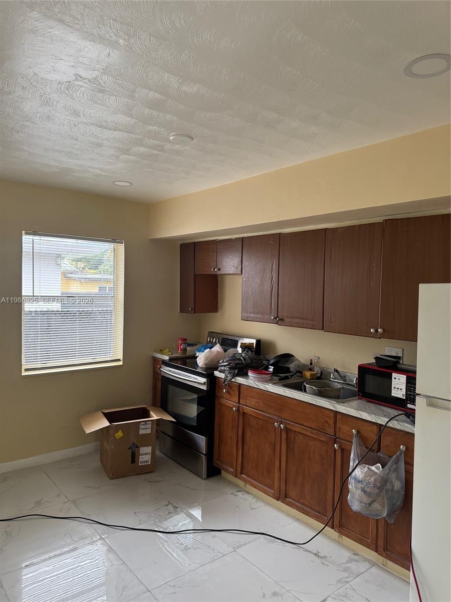 WEST SHORES - Residential Lease