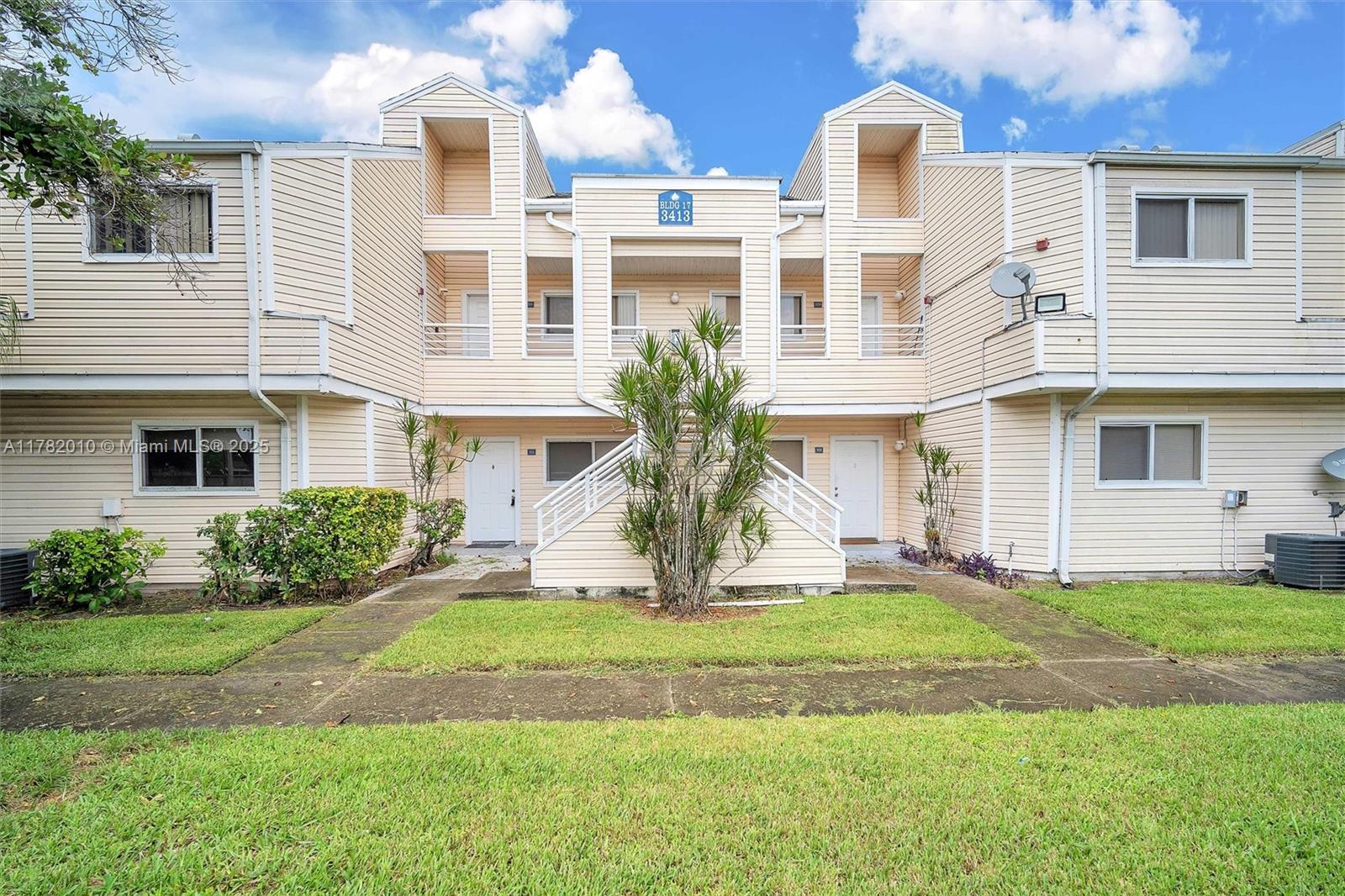 Rental Property at 3449 Nw 44th St 103, Oakland Park, Miami-Dade County, Florida - Bedrooms: 2 
Bathrooms: 2  - $2,200 MO.