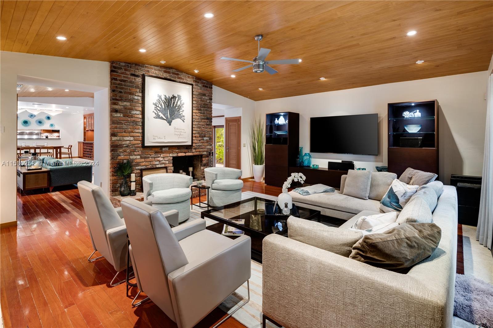 KERRWOOD OAKS - Residential