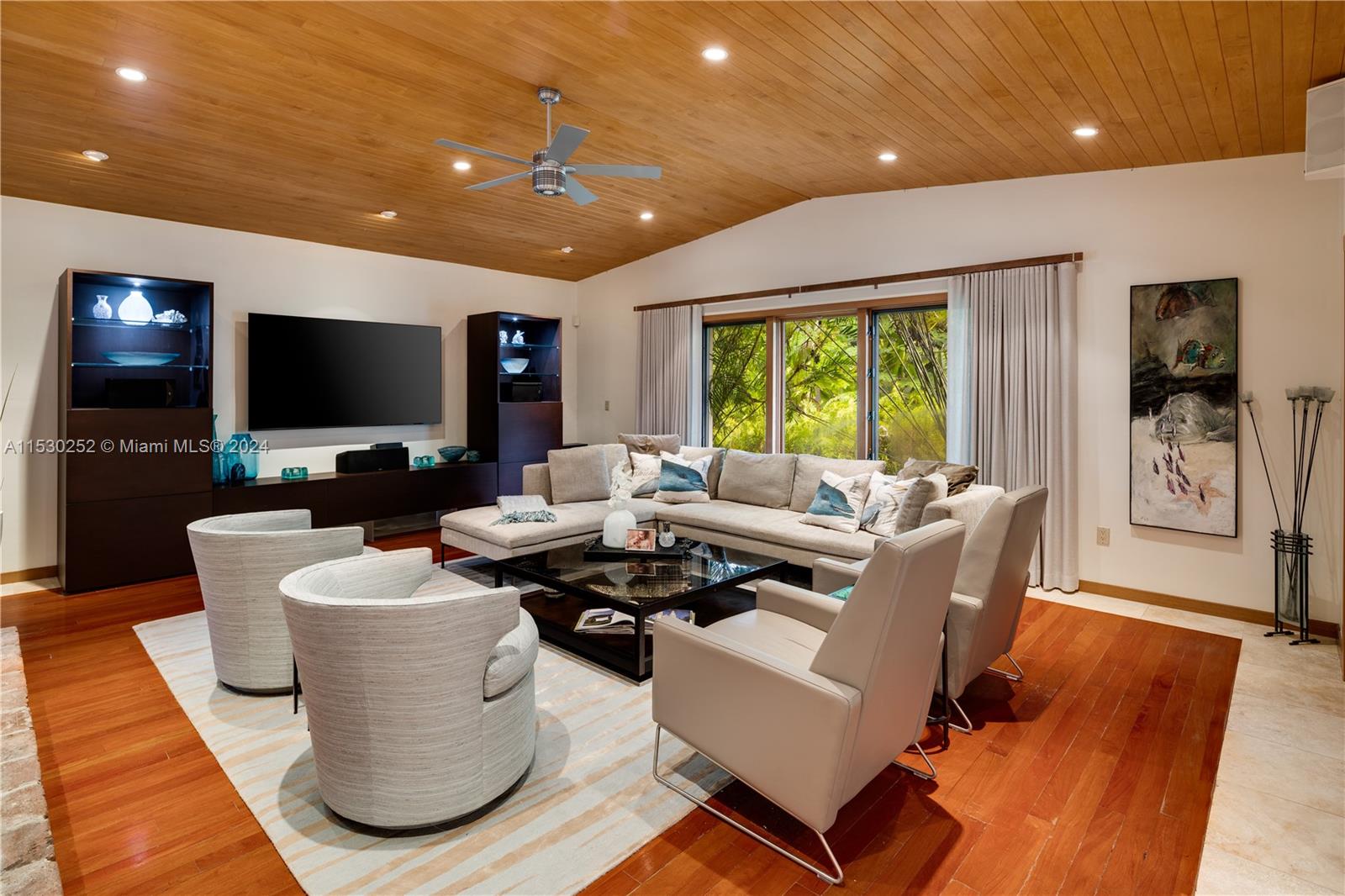 KERRWOOD OAKS - Residential