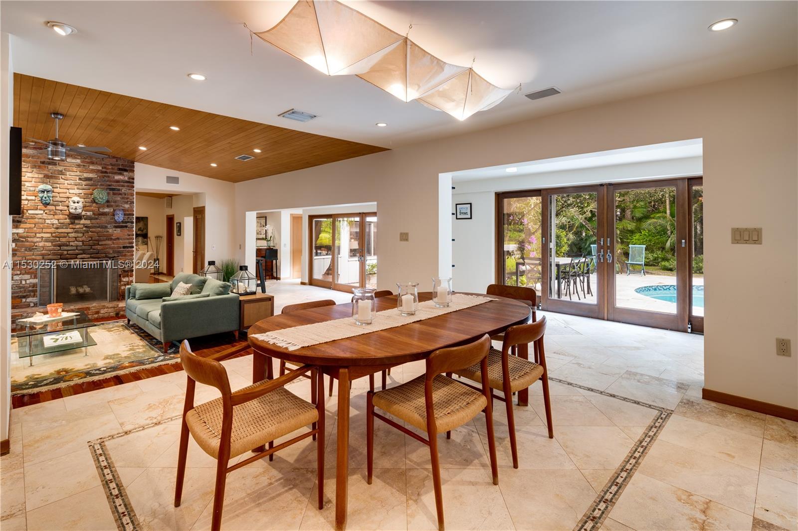 KERRWOOD OAKS - Residential