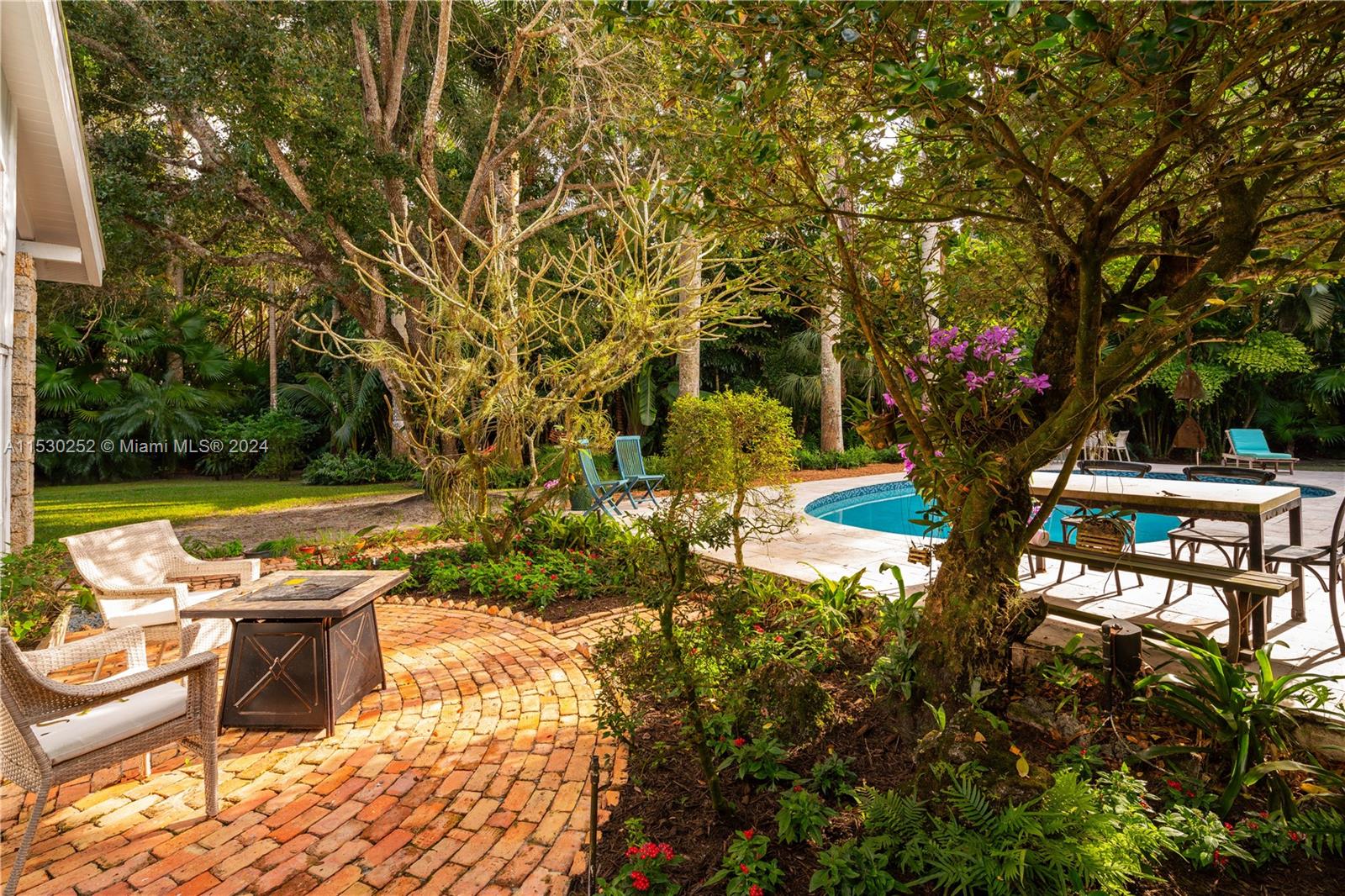 KERRWOOD OAKS - Residential