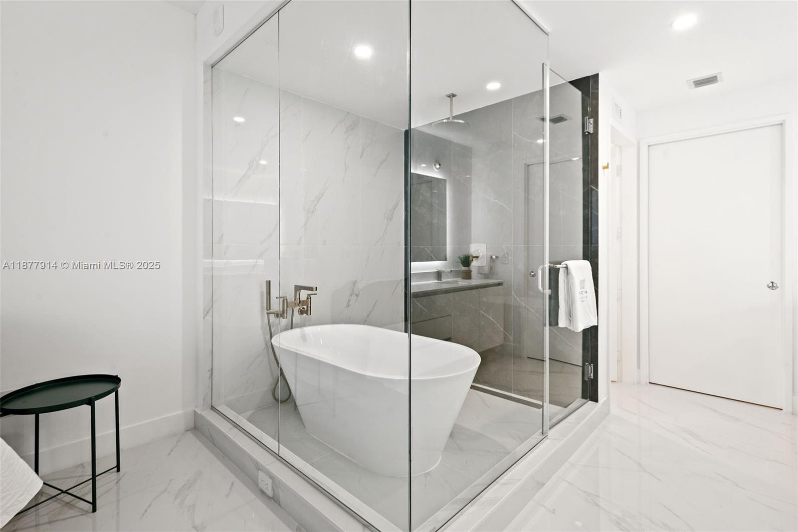 ARIA RESERVE - Residential