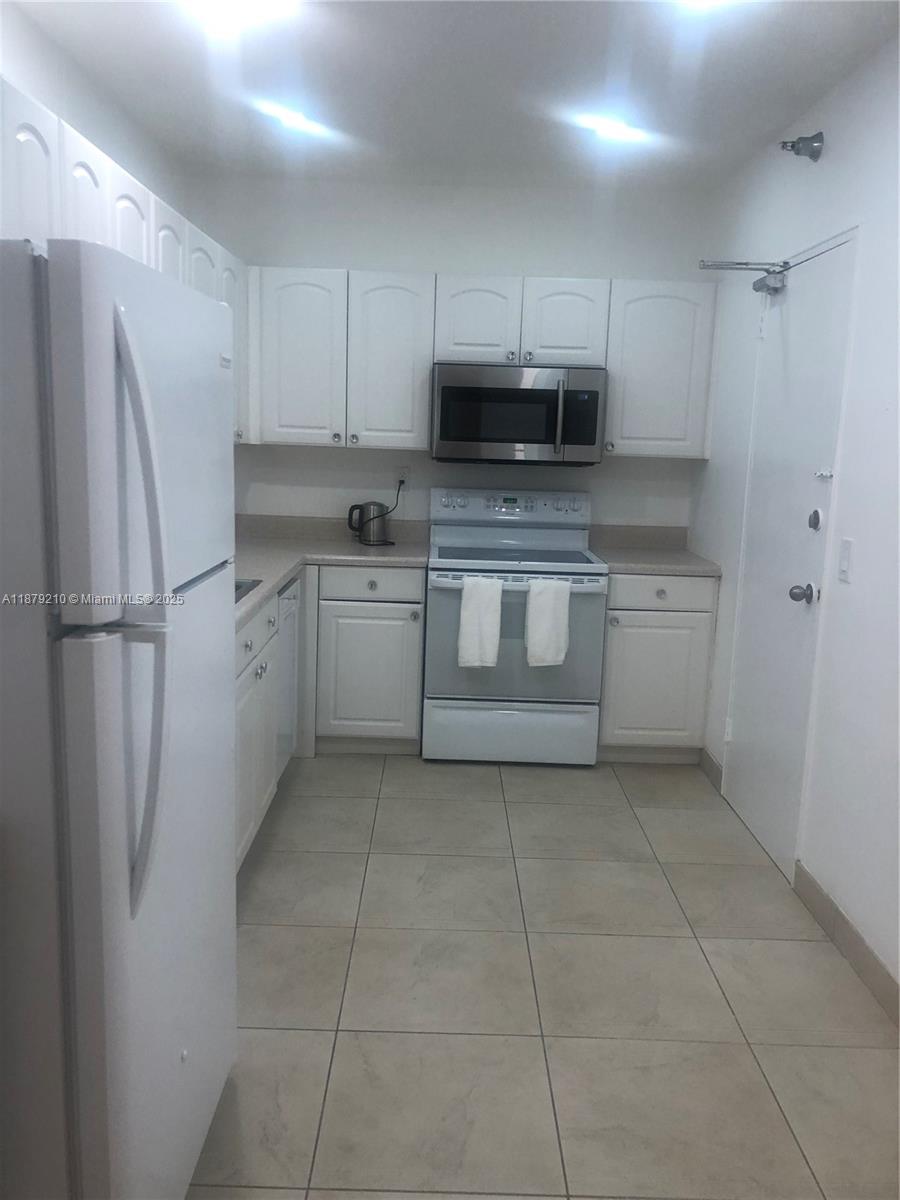 10185 Collins Ave 1016