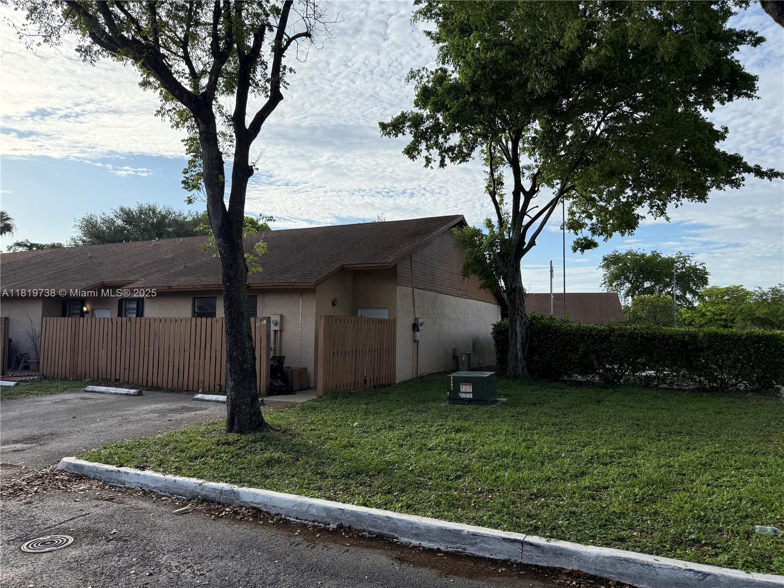 Property for Sale at 6703 Nw 192nd Ter, Hialeah, Miami-Dade County, Florida - Bedrooms: 3 
Bathrooms: 2  - $390,000