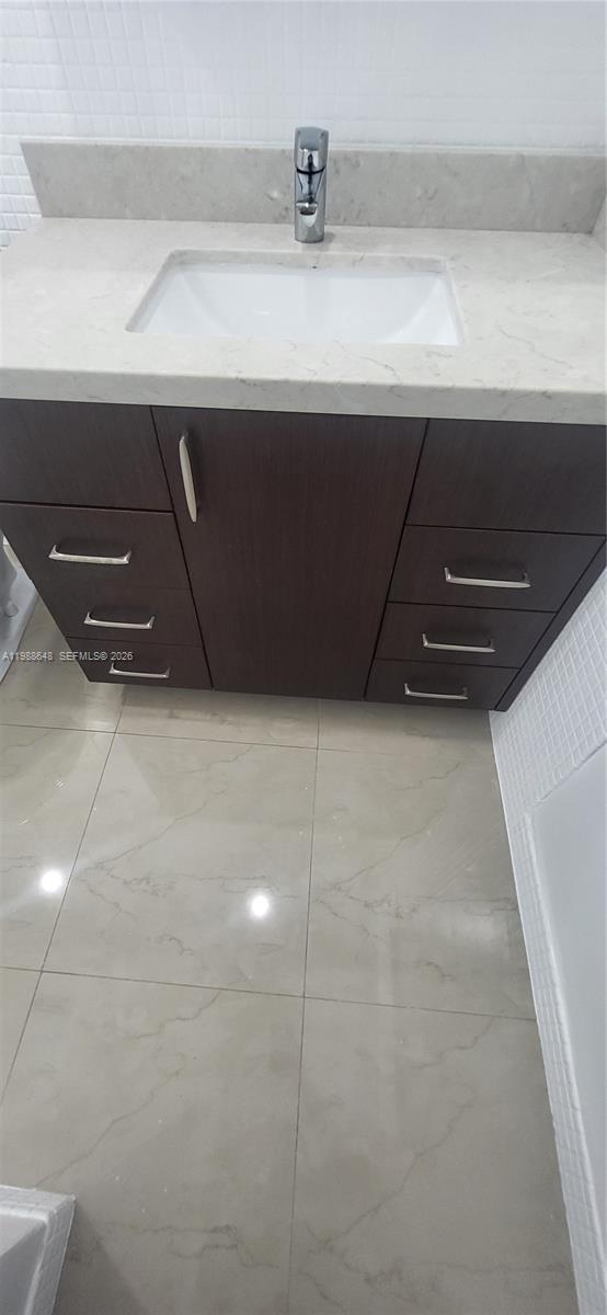 GULFSTREAM ESTATES NO 3 - Residential Lease