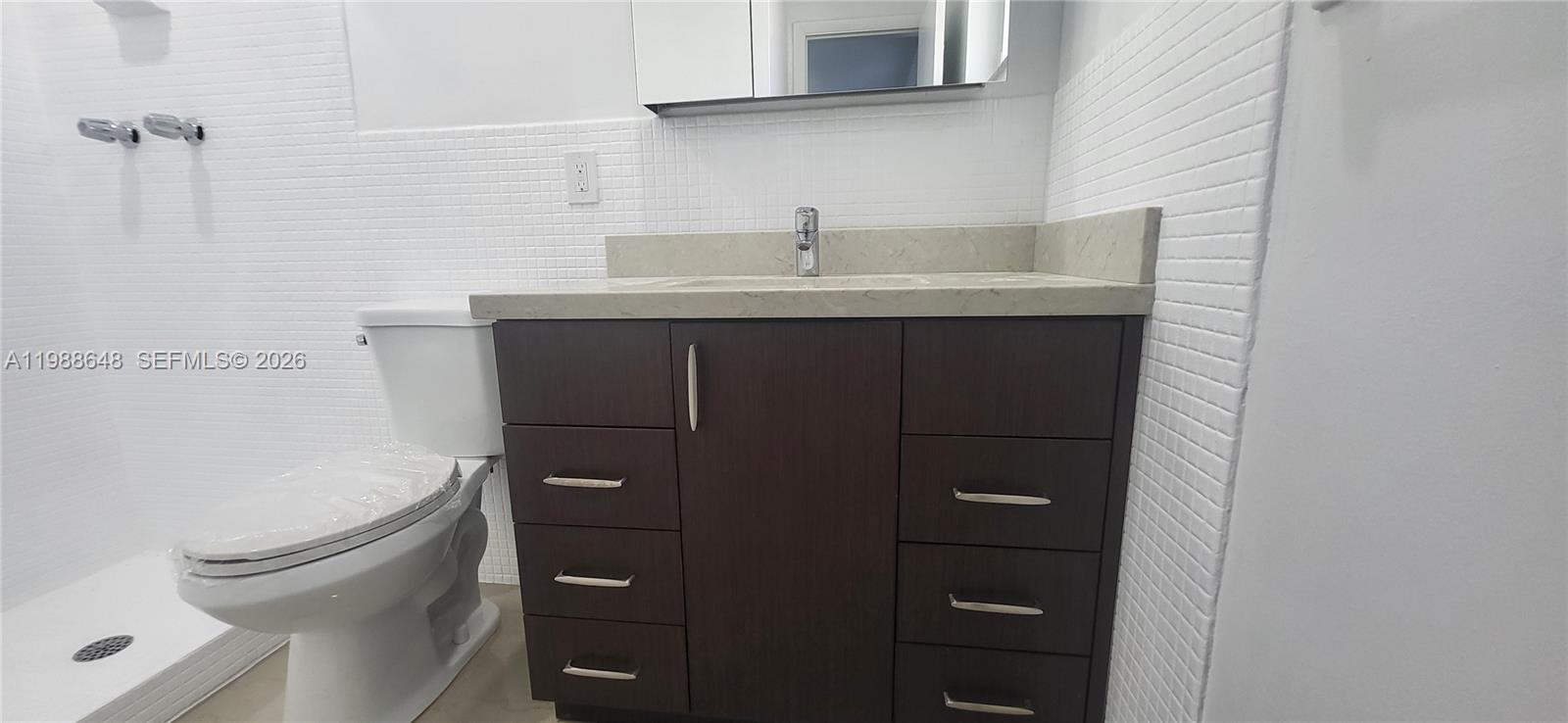 GULFSTREAM ESTATES NO 3 - Residential Lease