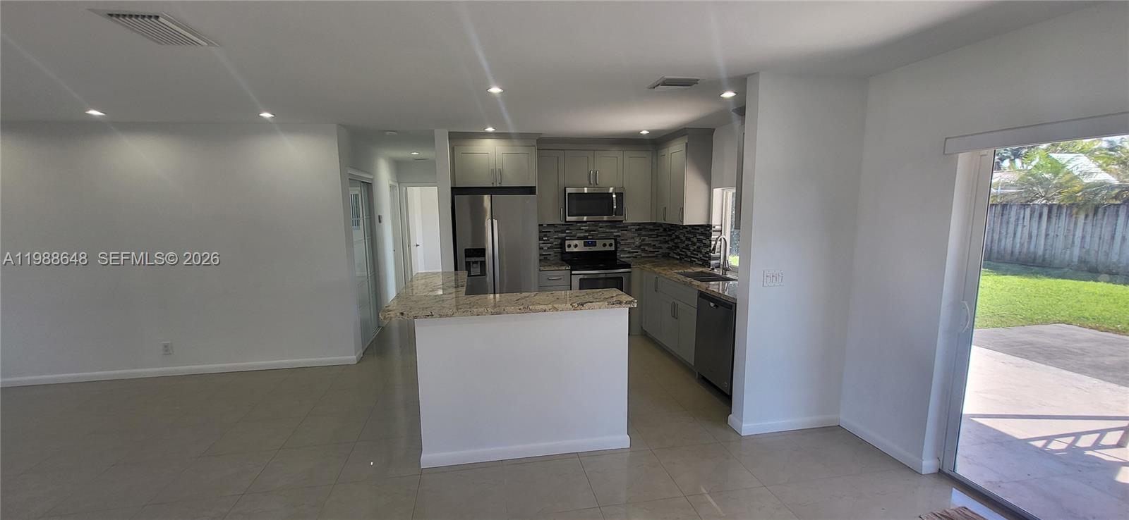 GULFSTREAM ESTATES NO 3 - Residential Lease