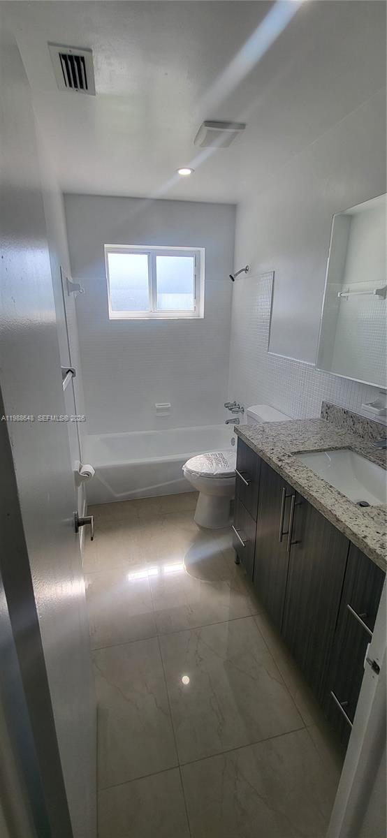 GULFSTREAM ESTATES NO 3 - Residential Lease