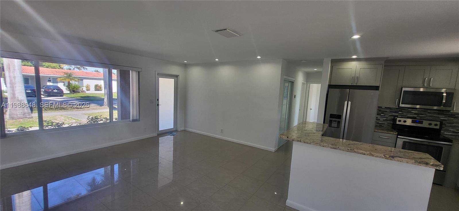 GULFSTREAM ESTATES NO 3 - Residential Lease