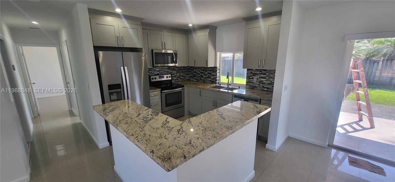 GULFSTREAM ESTATES NO 3 - Residential Lease