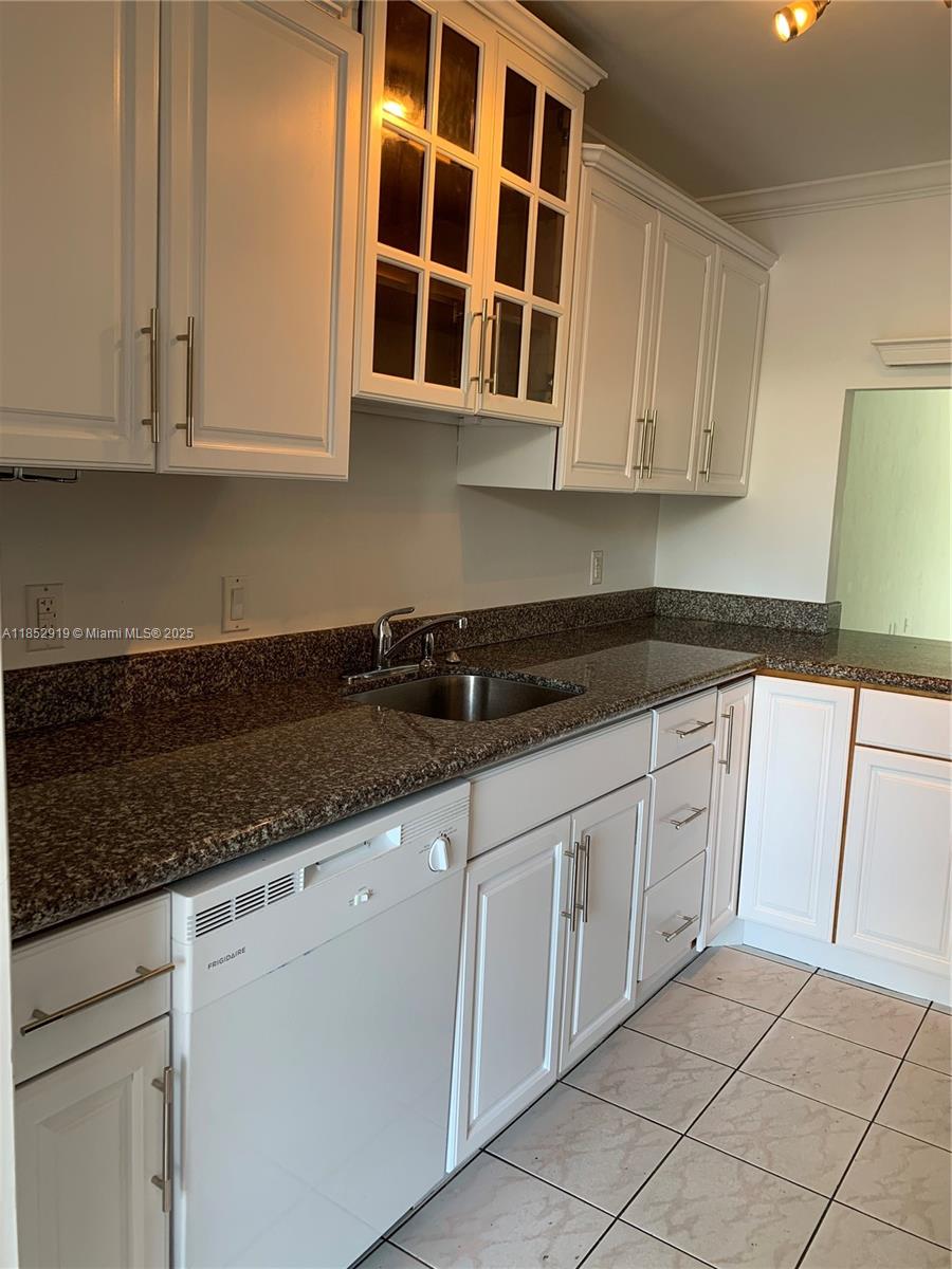 KEY BISCAYNE VI CONDO - Residential Lease