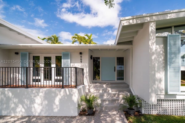 669 S MASHTA DR, KEY BISCAYNE, FL 33149 - Image 1dac4c0be5414a2ade02f33d2f9e33ca/2686830463
