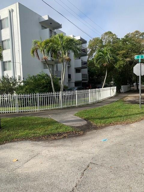 1090 NE 129th St 202