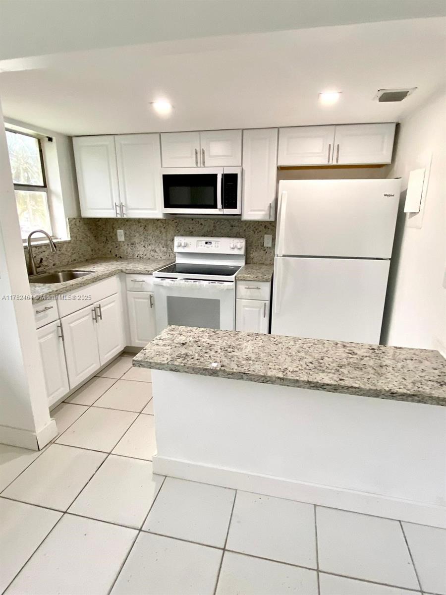 830 Sw 74 Ter 2, North Lauderdale, Miami-Dade County, Florida - 3 Bedrooms  
2 Bathrooms - 