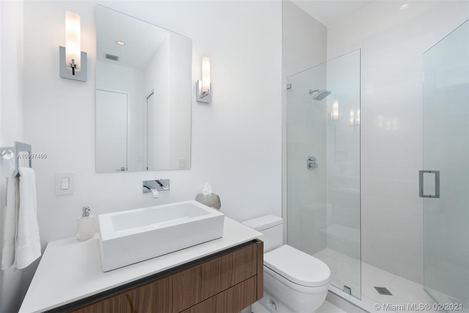 LAUDERDALE SHORES CORR PL - Residential