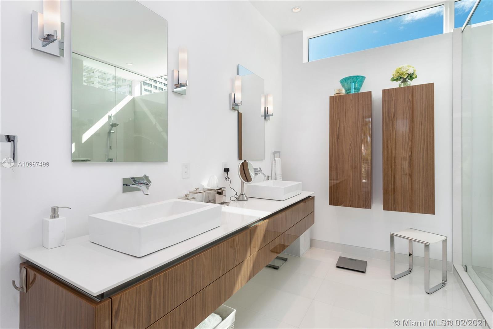 LAUDERDALE SHORES CORR PL - Residential