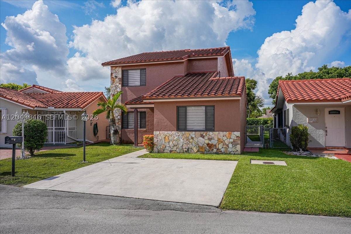 10528 SW 69th Ter