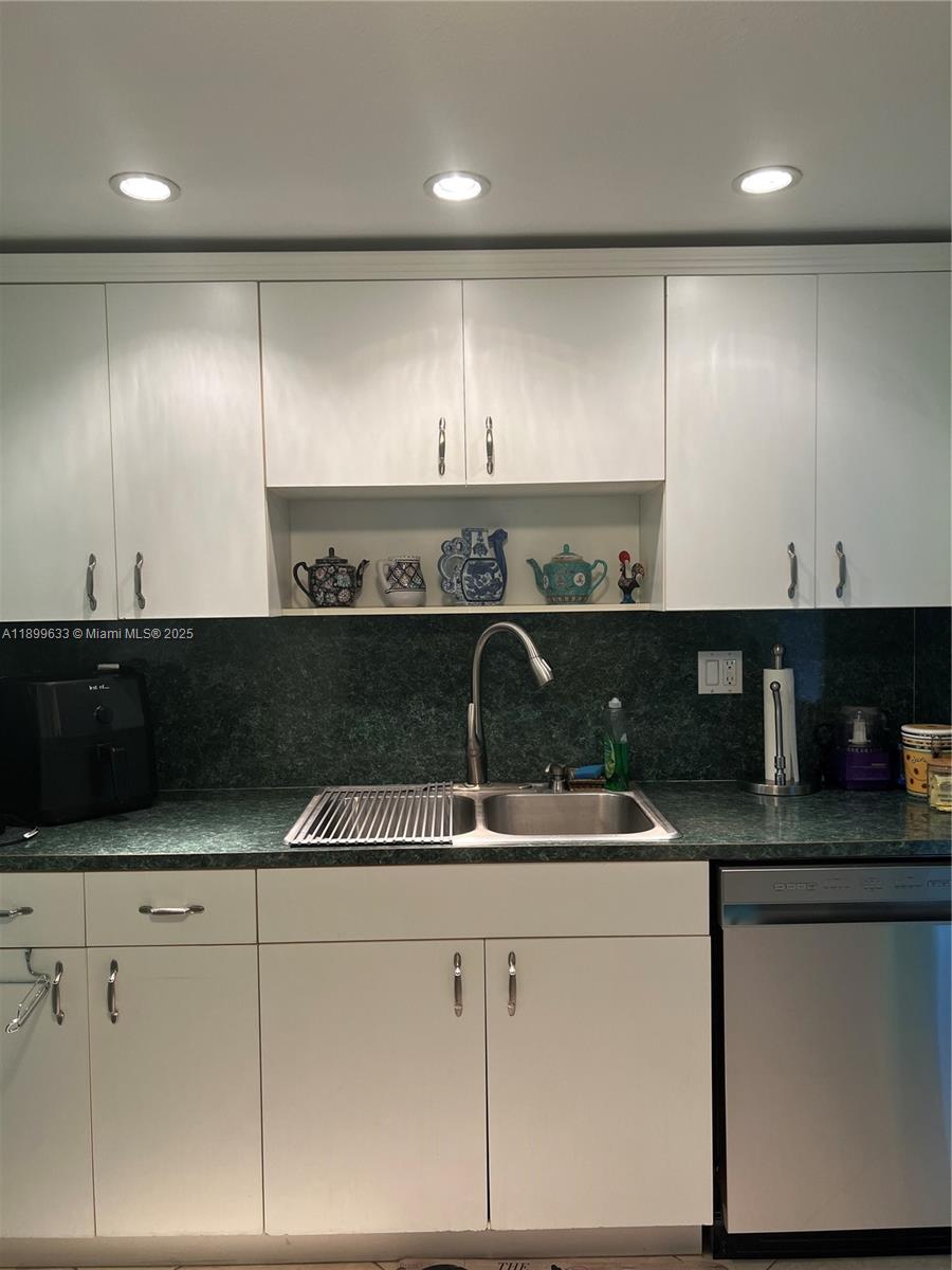 THE LEDGES CONDO - Residential