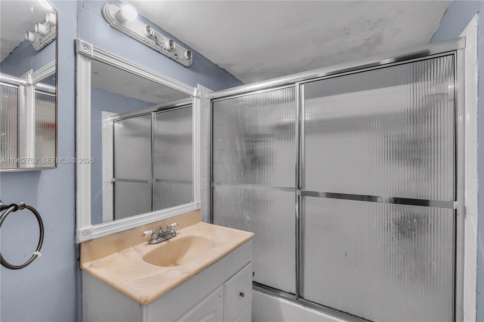 COUNTRY GARDENS CONDO - Residential