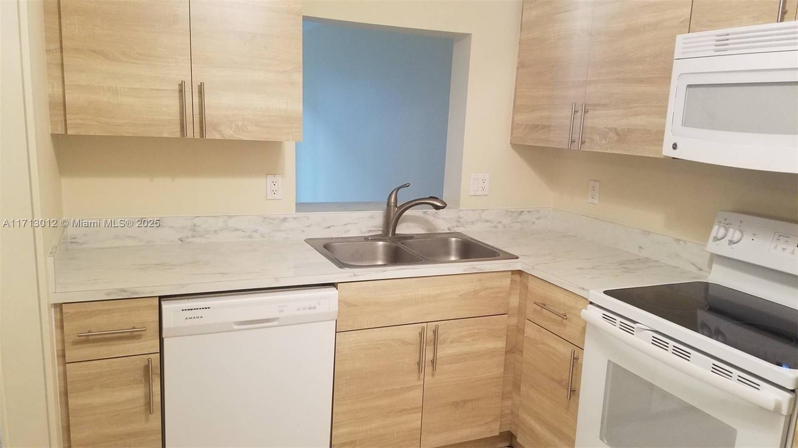 KENSINGTON WALK CONDO - Residential Lease