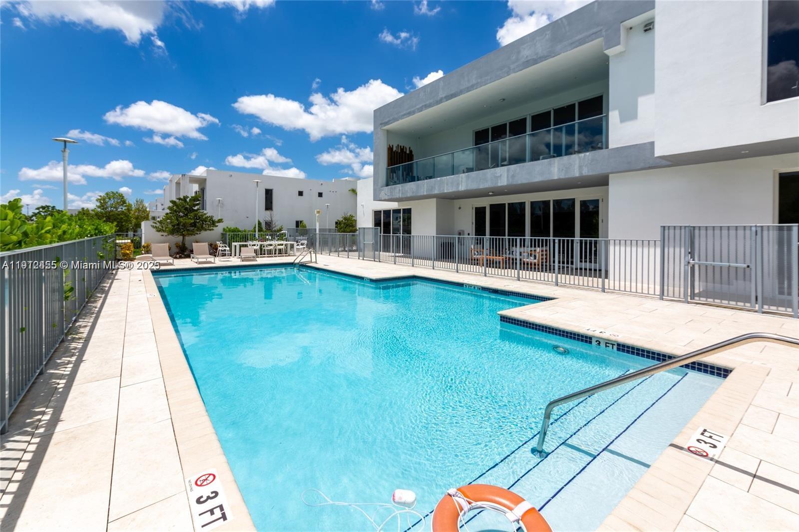 DORAL PALMS SOUTH - Residential Lease