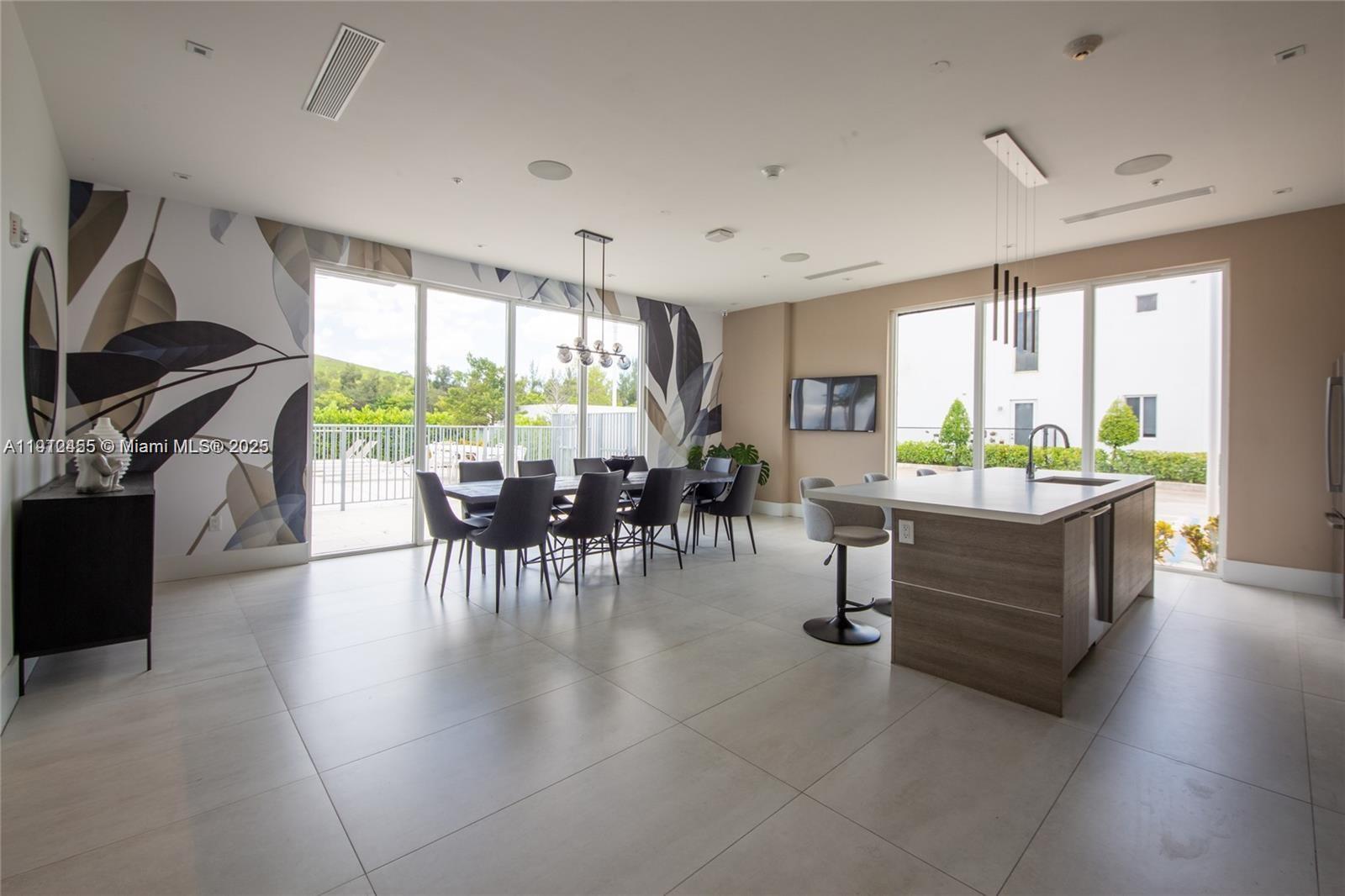 DORAL PALMS SOUTH - Residential Lease