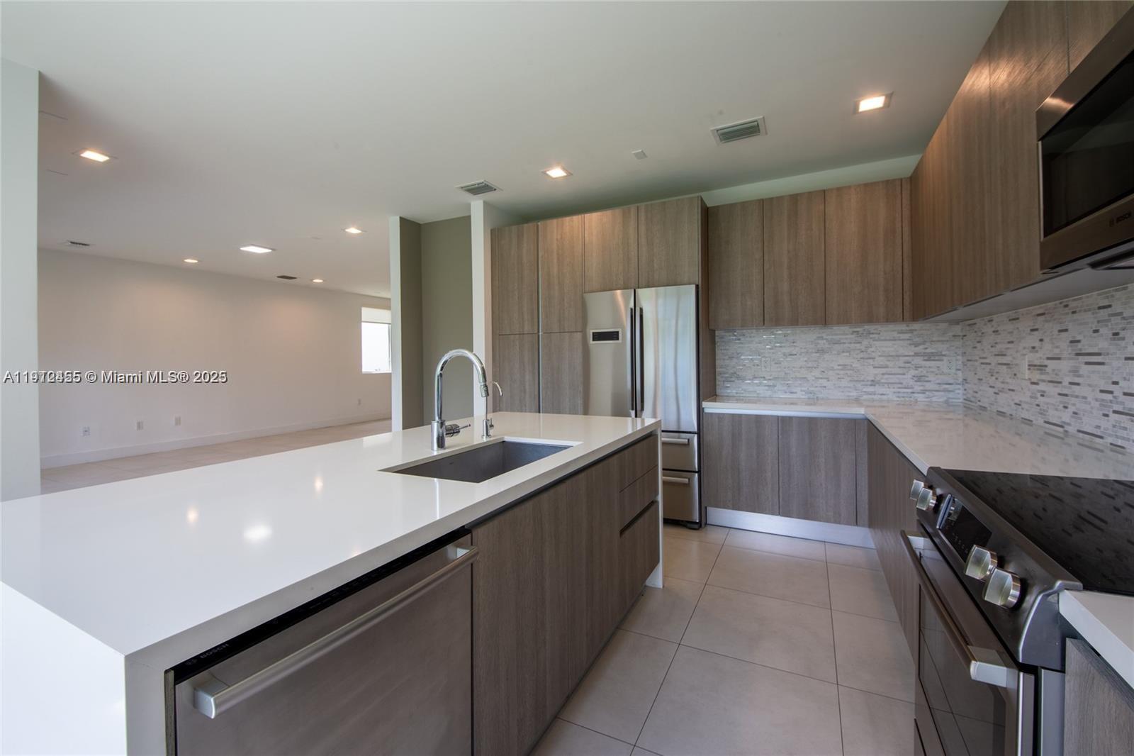 DORAL PALMS SOUTH - Residential Lease