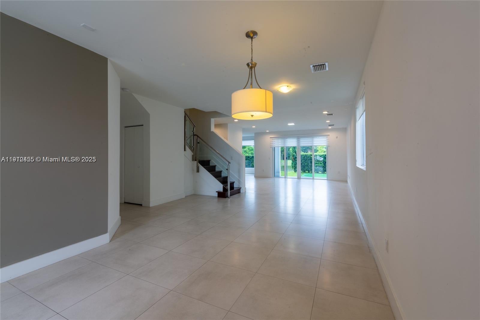 DORAL PALMS SOUTH - Residential Lease