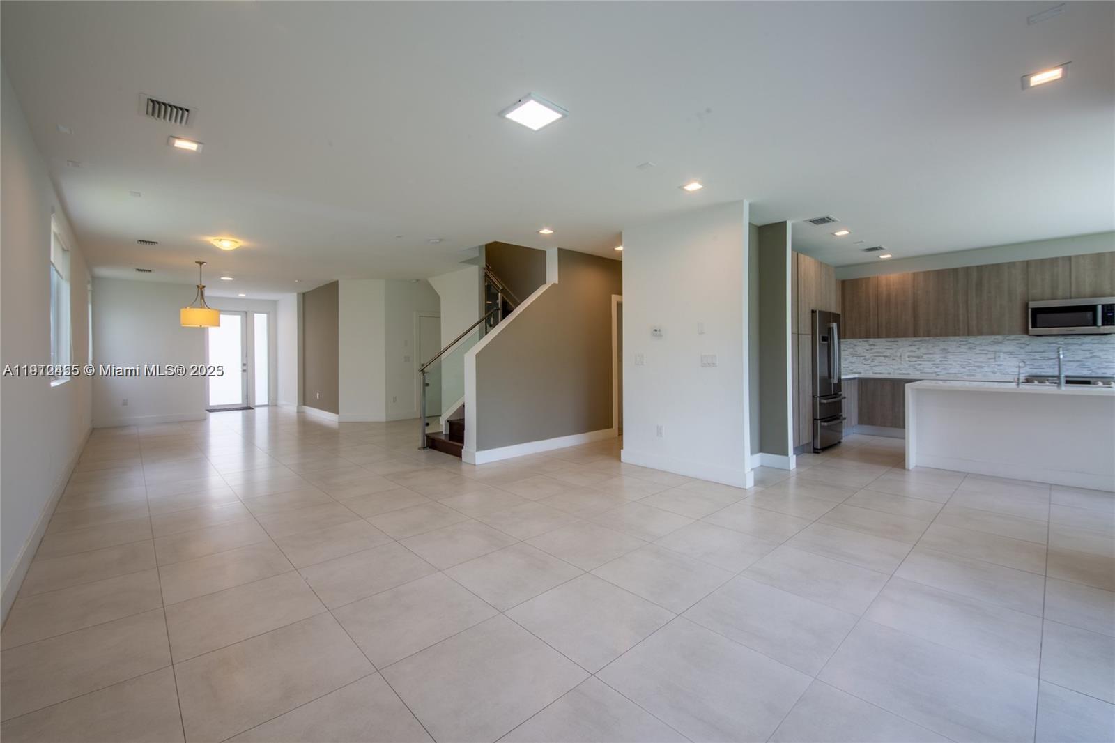 DORAL PALMS SOUTH - Residential Lease