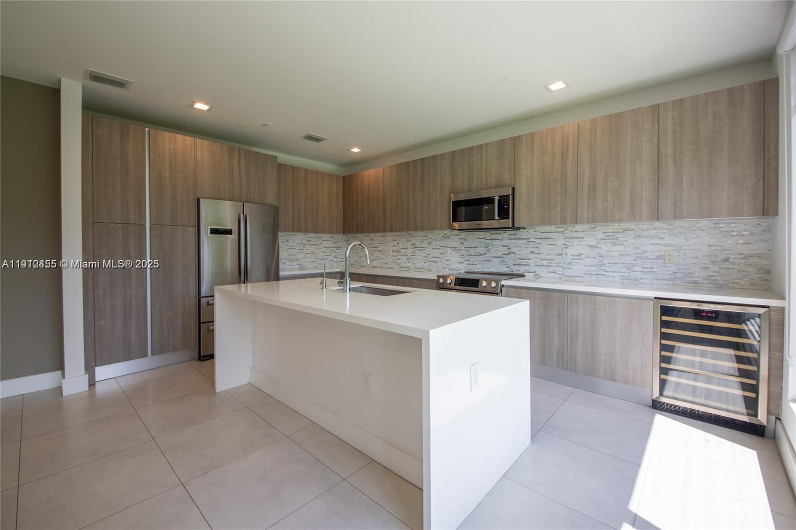 DORAL PALMS SOUTH - Residential Lease