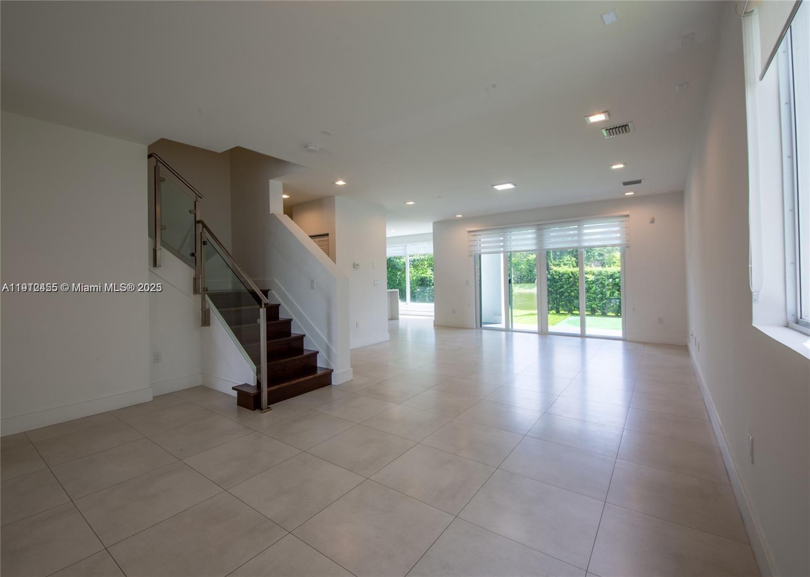 DORAL PALMS SOUTH - Residential Lease
