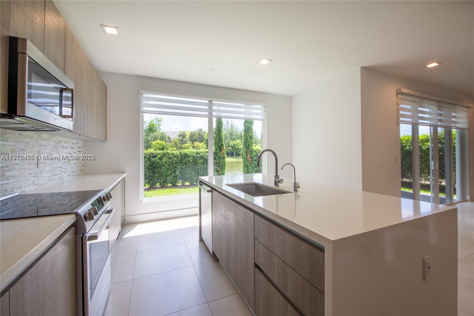 DORAL PALMS SOUTH - Residential Lease