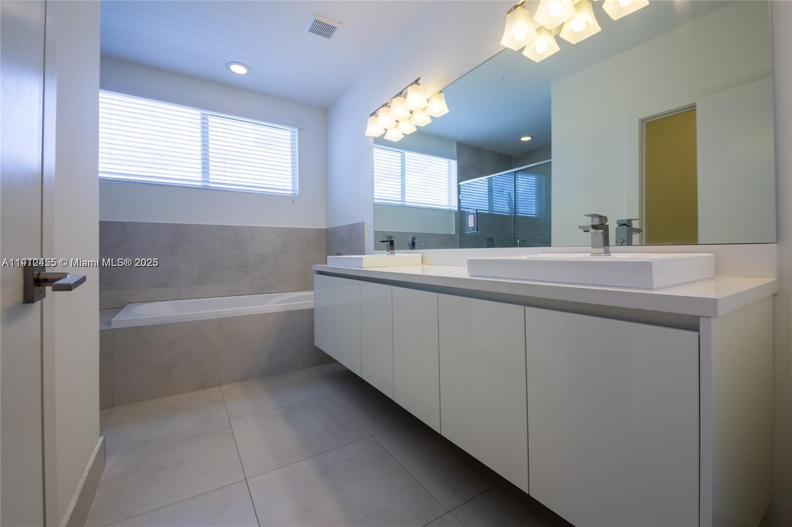 DORAL PALMS SOUTH - Residential Lease