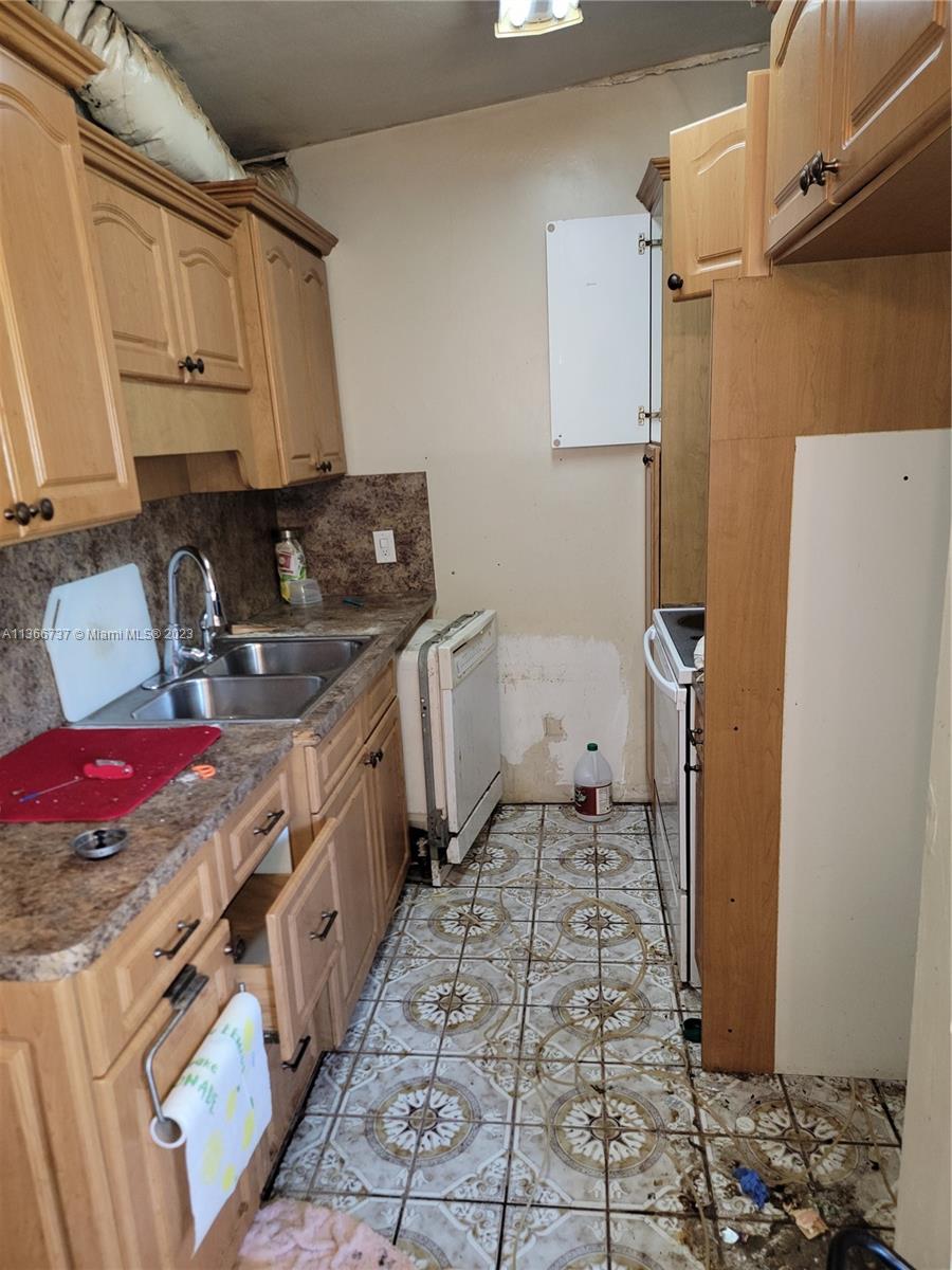 BROWARD MANOR - Residential