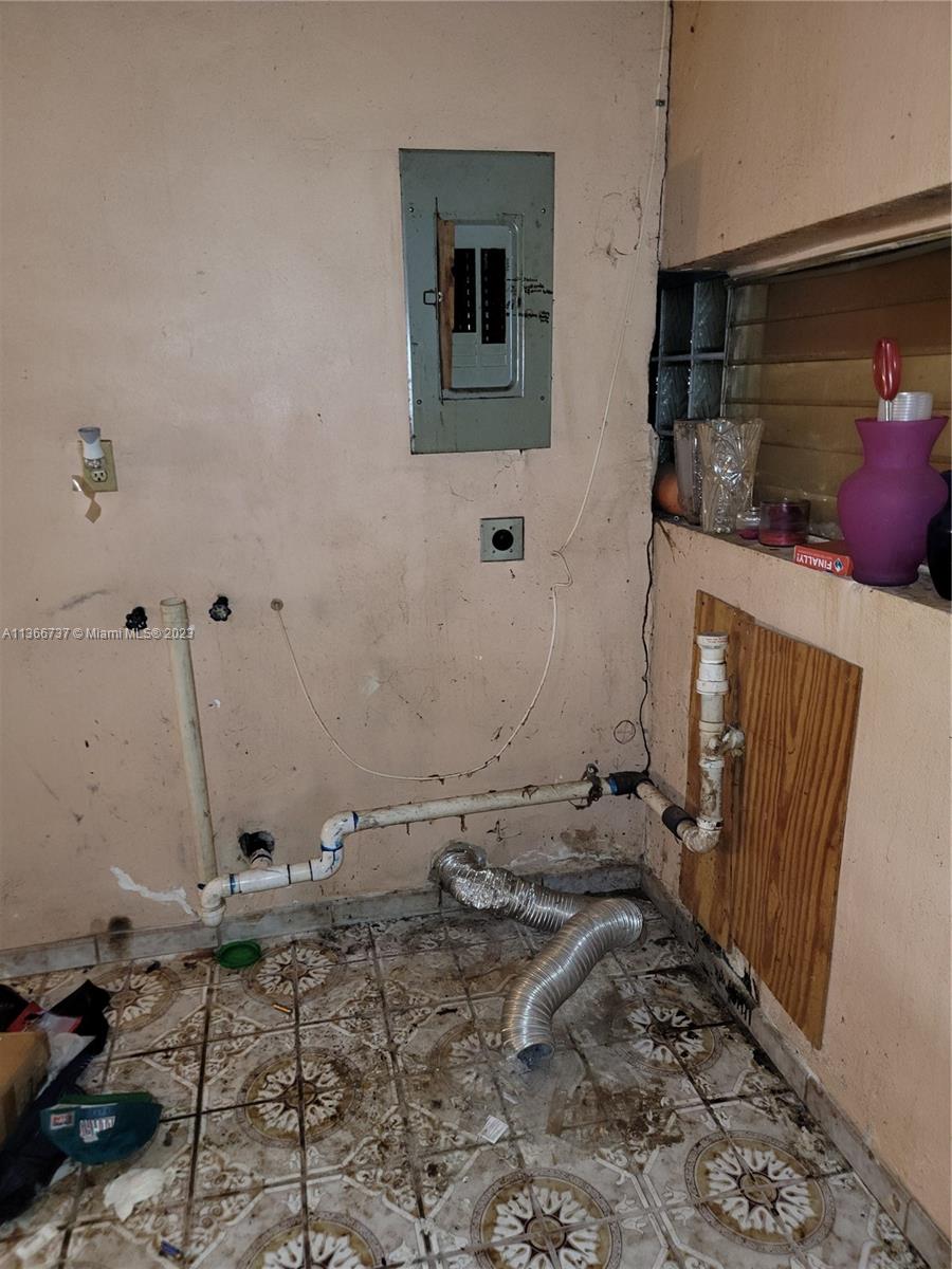 BROWARD MANOR - Residential