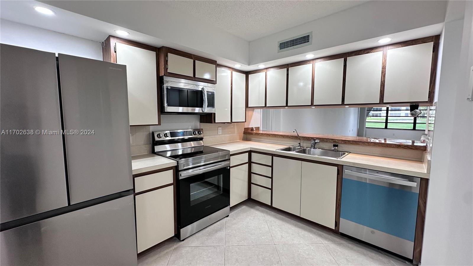 1703 Whitehall Dr 104, Davie, Broward County, Florida - 2 Bedrooms  
2 Bathrooms - 