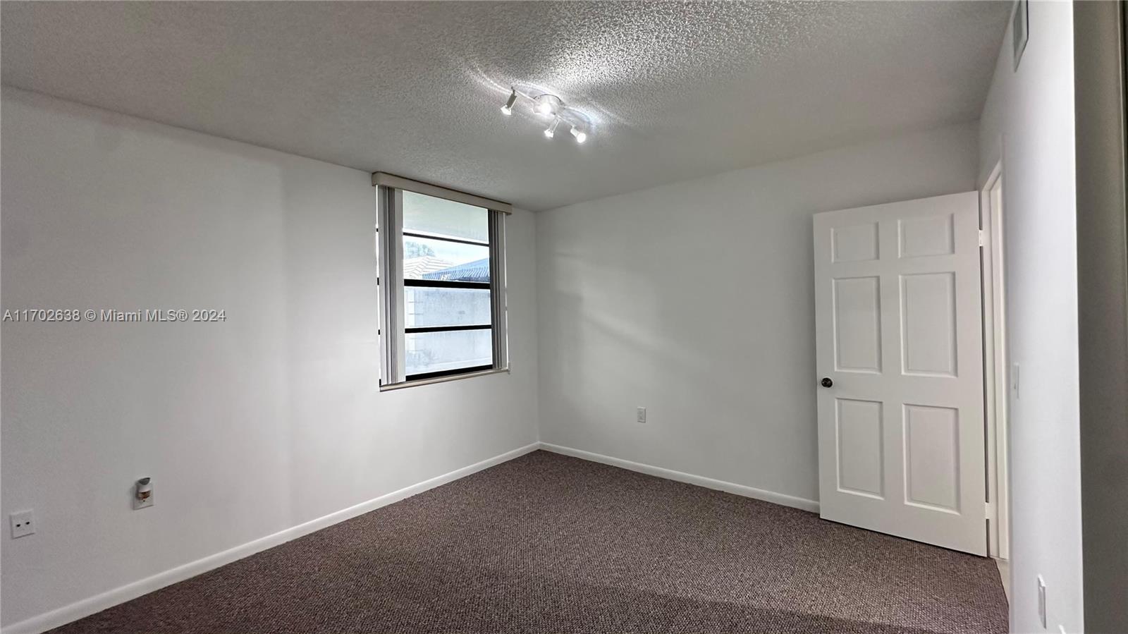 CONDO 26 OF WHITEHALL CON - Residential Lease